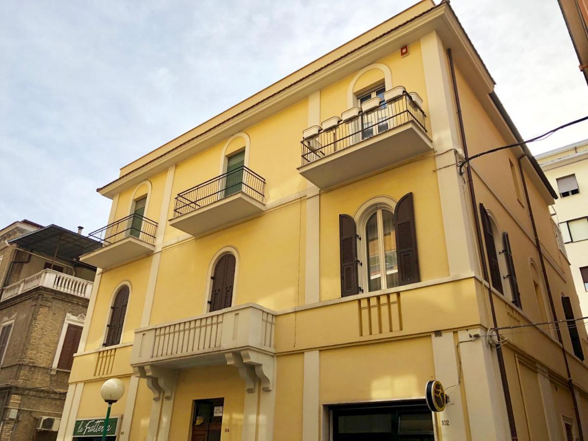Pescara Centro Silenzioso E Confortevole Con Terrazzo Bioclimatico A 2 Minuti Dal Mare Esterno foto